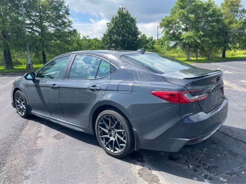 Used 2025 Toyota Camry XSE FWD image 6