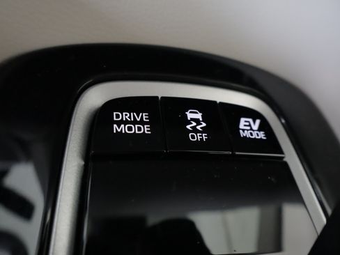 Used 2025 Toyota Corolla XLE FWD image 18