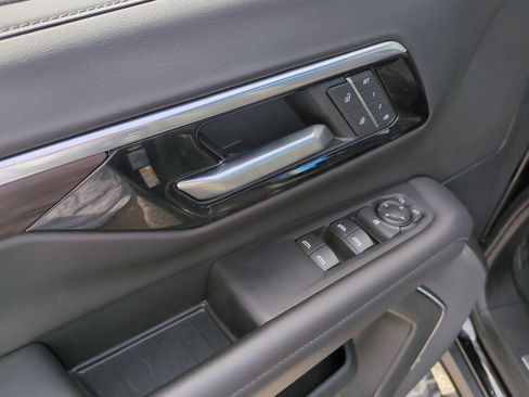 Certified 2025 Chevrolet Suburban Z71 image 23