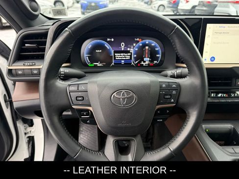 Used 2023 Toyota Crown Limited image 8