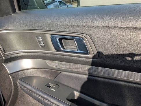 Used 2018 Ford Explorer XLT w/ Equipment Group 202A image 37