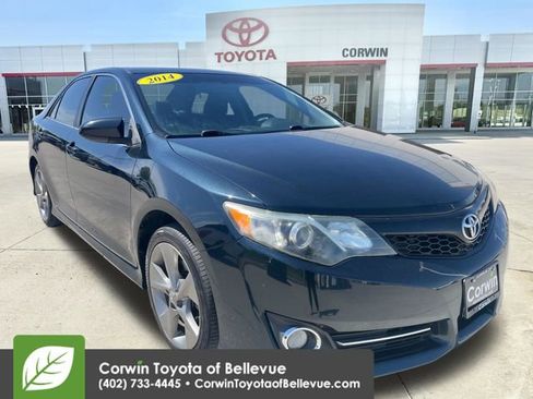 Used 2014 Toyota Camry SE FWD image 1
