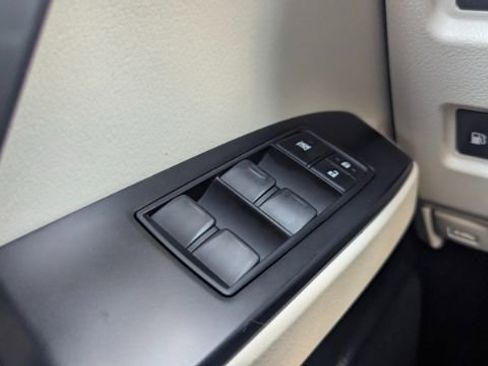 Used 2022 Lexus GX 460 image 32