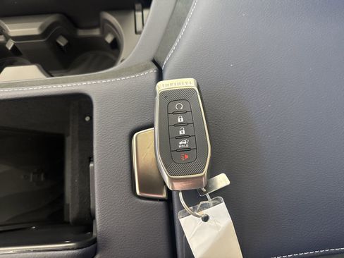 New 2026 INFINITI QX80 4WD image 40