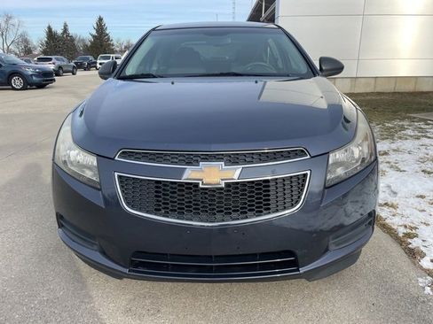 Used 2014 Chevrolet Cruze LS image 2