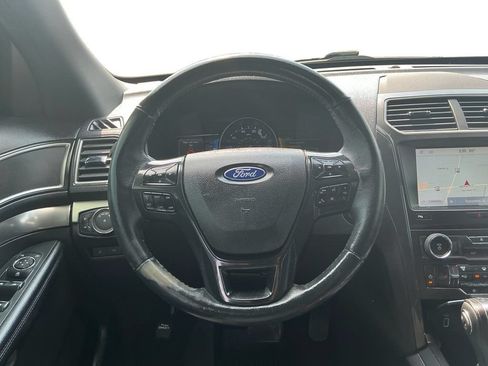 Used 2018 Ford Explorer XLT w/ Equipment Group 202A FWD image 18