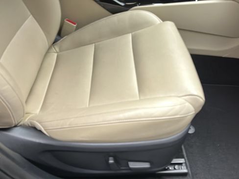 Used 2017 Kia Cadenza Premium FWD image 19