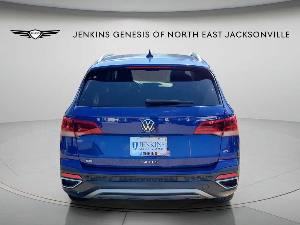 Used 2023 Volkswagen Taos SE FWD image 3
