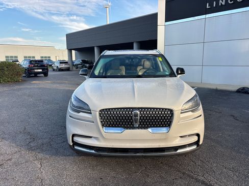 Certified 2024 Lincoln Aviator AWD w/ Premium Package image 2