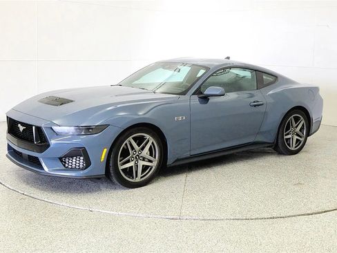 Used 2025 Ford Mustang GT RWD image 3