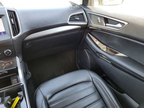 Used 2020 Ford Edge SEL image 19