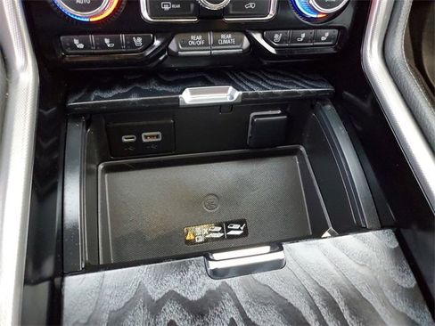 Used 2022 GMC Yukon XL Denali image 23