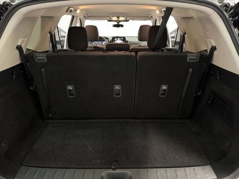 Used 2025 Nissan Pathfinder SV FWD image 41