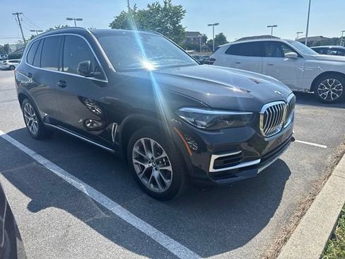 Used 2023 BMW X5 xDrive40i w/ Premium Package AWD/4WD image 3