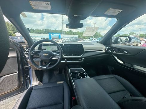 Used 2025 Chevrolet Equinox LT w/ Convenience Package II FWD image 23