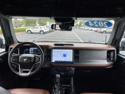 Used 2024 Ford Bronco Outer Banks AWD/4WD image 10