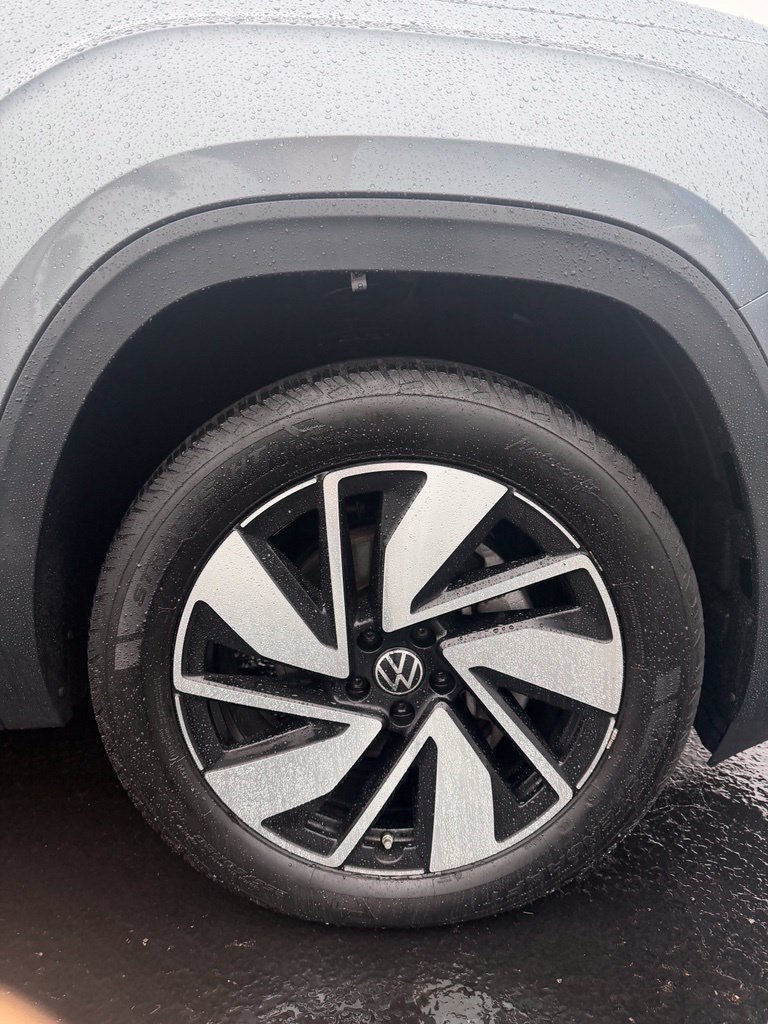 Used 2025 Volkswagen Atlas SE FWD image 22