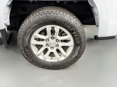 Used 2024 Chevrolet Silverado 1500 LT AWD/4WD image 36