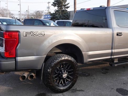 Used 2022 Ford F250 XLT w/ Black Appearance Package image 9