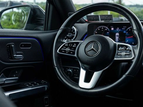 Used 2023 Mercedes-Benz GLB 250 4MATIC w/ Premium Package image 24