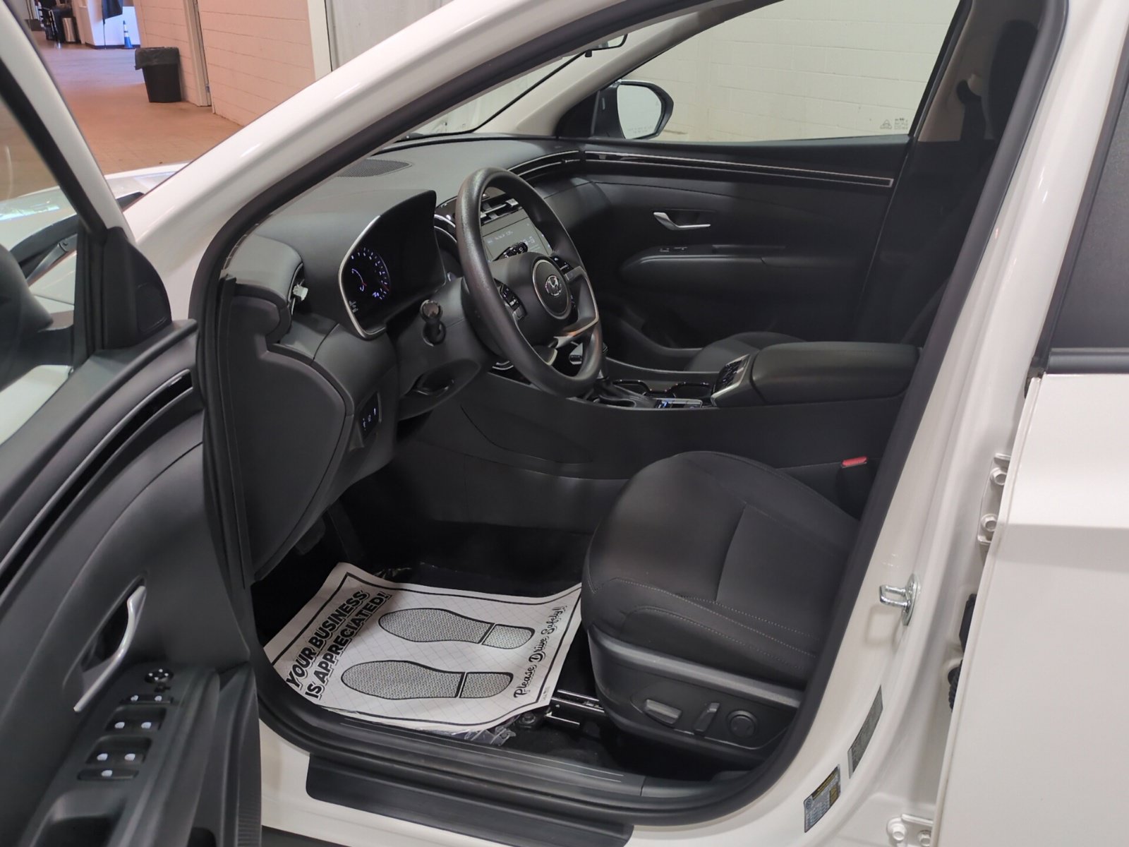 Certified 2023 Hyundai Tucson SEL w/ Winter Package AWD/4WD image 16