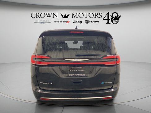 Used 2023 Chrysler Pacifica Limited w/ Uconnect Theater Family Group FWD image 13
