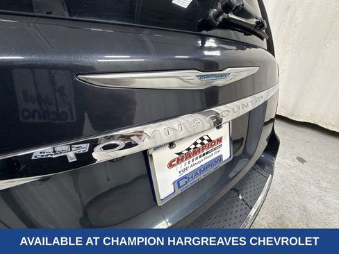 Used 2014 Chrysler Town & Country Touring-L w/ Driver Convenience Group image 41