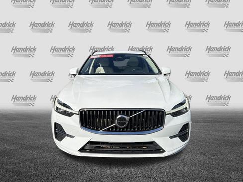 Used 2023 Volvo XC60 B5 Core w/ Climate Package FWD image 3