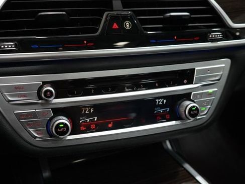 Used 2020 BMW 745e xDrive image 28