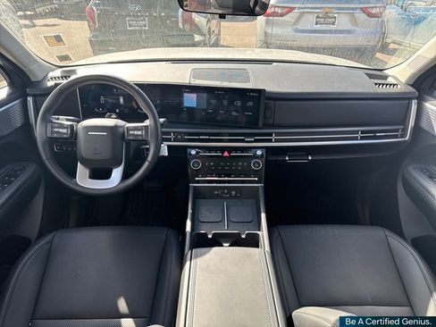 Certified 2025 Hyundai Santa Fe SEL image 18