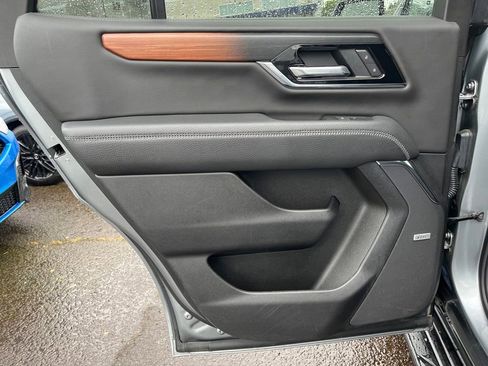 Used 2025 GMC Yukon Denali AWD/4WD image 12