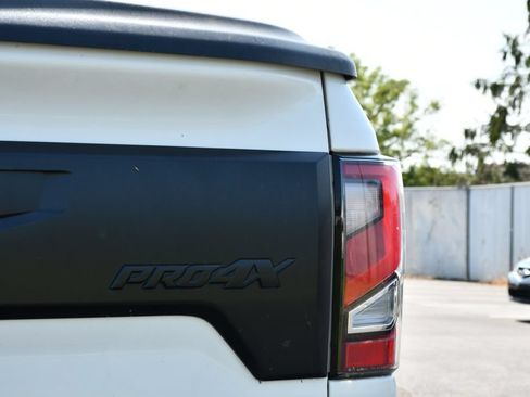 Used 2021 Nissan Titan PRO-4X w/ Pro-4x Convenience Package AWD/4WD image 10