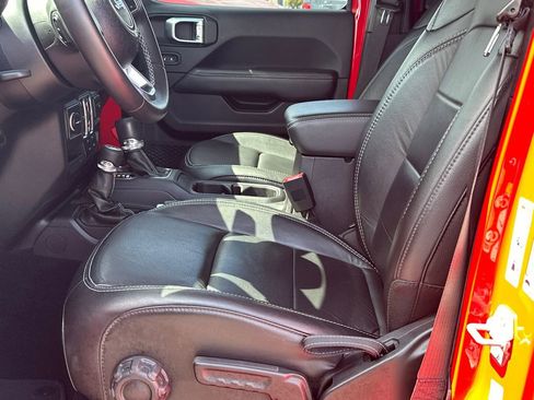 Used 2018 Jeep Wrangler Unlimited Sahara image 8