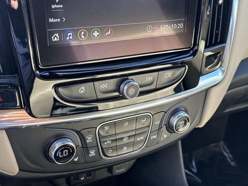 Used 2022 Chevrolet Traverse LT image 25