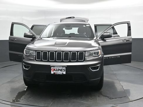 Used 2020 Jeep Grand Cherokee Laredo w/ 18" Wheel & 8.4" Radio Group AWD/4WD image 47