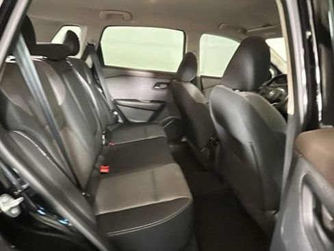 Used 2021 Nissan Rogue S AWD/4WD image 30