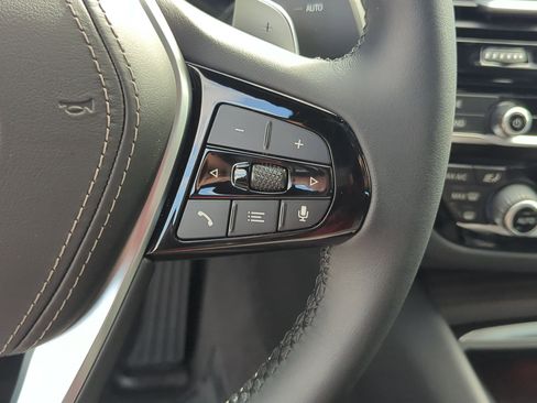 Certified 2022 BMW 530i w/ Convenience Package image 20