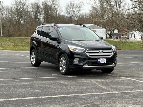Used 2018 Ford Escape SE w/ SE Sync 3 Package image 2