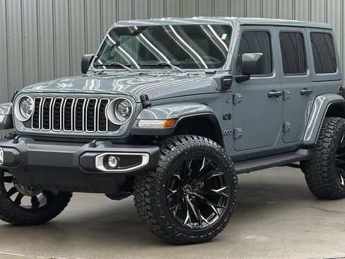 Used 2025 Jeep Wrangler Unlimited Sahara image 1