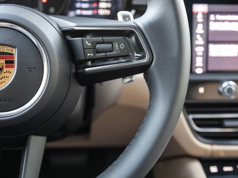 Certified 2026 Porsche Macan AWD/4WD image 16