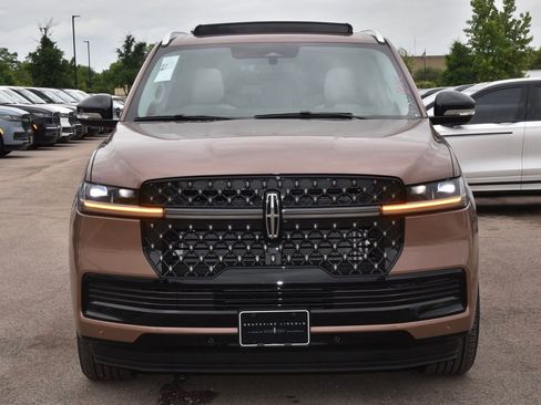 New 2026 Lincoln Navigator Black Label AWD/4WD image 2