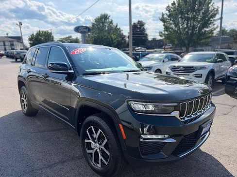 Used 2023 Jeep Grand Cherokee Limited AWD/4WD image 10