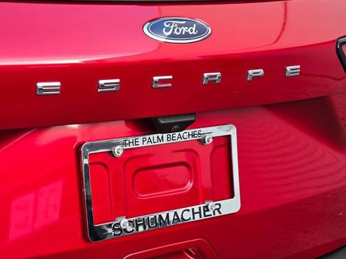 Used 2022 Ford Escape SEL w/ Technology Package FWD image 9