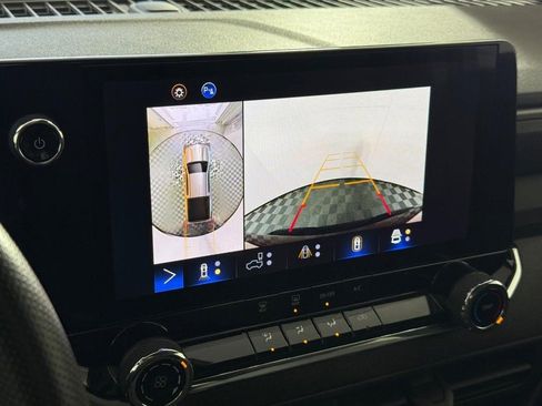 Used 2023 Chevrolet Colorado Trail Boss w/ Technology Package image 24