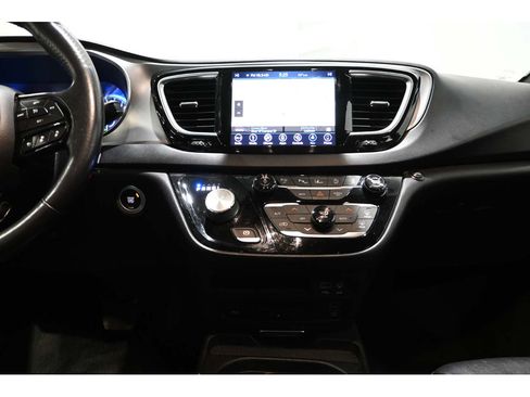 Used 2019 Chrysler Pacifica Touring-L Plus w/ Advanced Safetytec Group FWD image 23