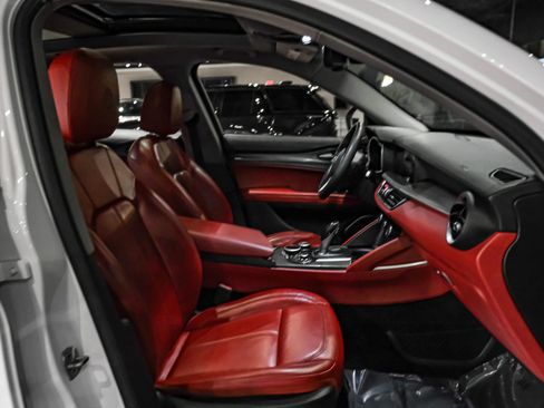 Used 2019 Alfa Romeo Stelvio Ti image 32