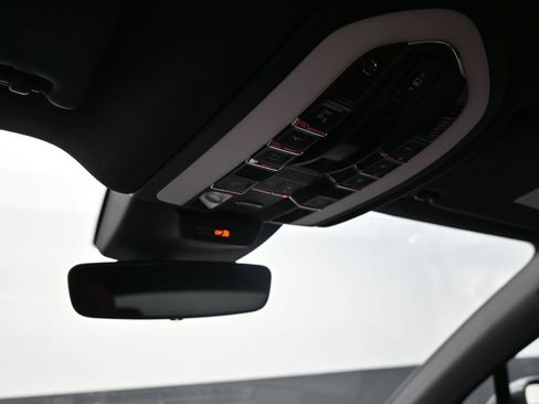 New 2026 Porsche Macan image 18