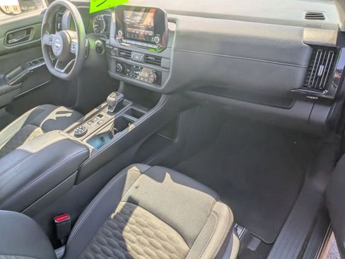 Used 2024 Nissan Pathfinder S AWD/4WD image 25