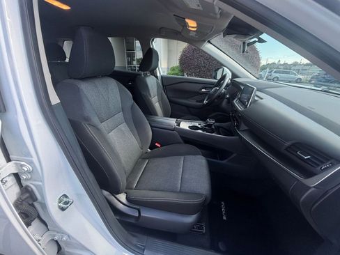 Used 2025 Nissan Rogue SV FWD image 38
