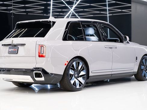 Used 2025 Rolls-Royce Cullinan AWD/4WD image 14